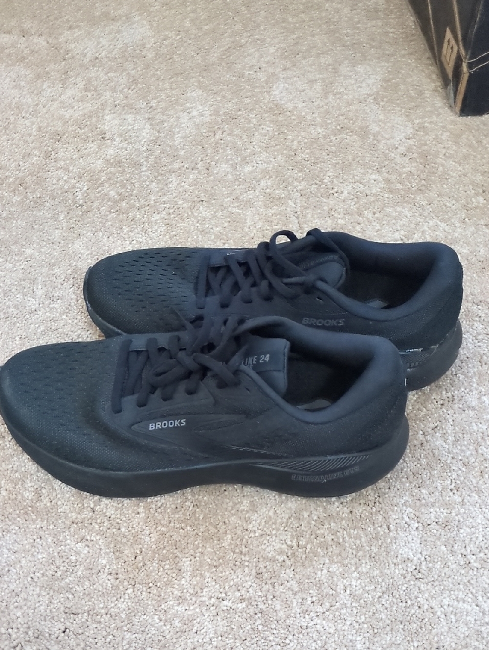 Brooks Men's Adernaline GTS 24 Mis Mate Pair Left 9.5 Right 9